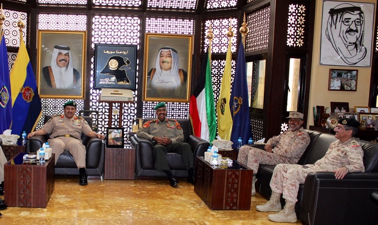 رئيس الأركان يبحث الجوانب العسكرية مع قائد القيادة الموحدة لمجلس التعاون