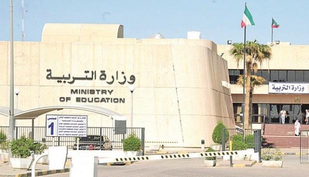 التربية تصدر قرار بمنع دخول السيارات داخل المدرسة.. نهائياً