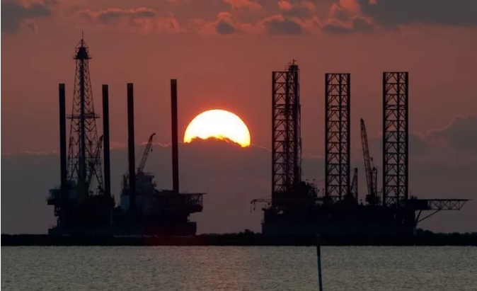 أسعار النفط ترتفع رغم الإنتاج القياسي لأمريكا