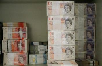 الاسترليني يسجل أكبر خسارة في 7 أسابيع أمام الدولار مع تعثر مفاوضات بريكست