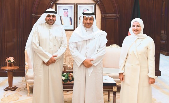 لا زيادة على رسوم الخدمات القائمة إلا.. بقانون