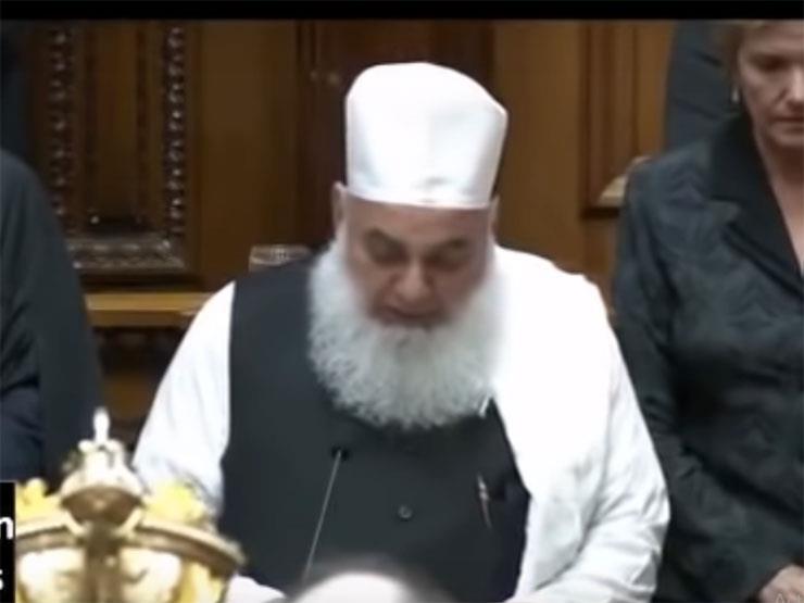 بالفيديو | لأول مرة.. برلمان #نيوزلندا يستهل جلساته بآيات من القرآن الحكيم