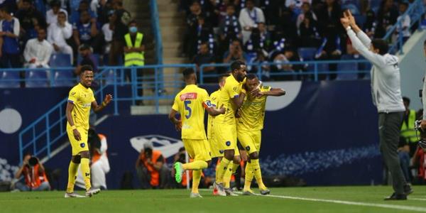 التعاون يسحق الهلال بخماسية ويتأهل لنهائي كأس خادم الحرمين #الهلال_التعاون