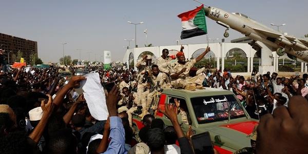 «الحرية والتغيير» تشكل وفدا للتفاوض مع المجلس العسكري السوداني