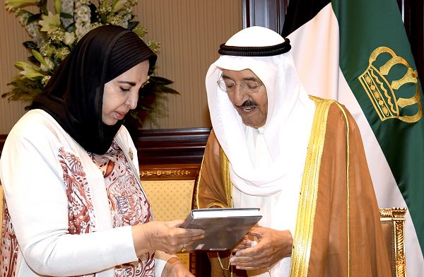 سمو الأمير يستقبل الدكتورة سعاد الصباح