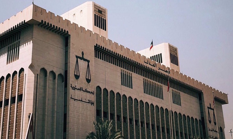 موظف حكومي يعود للعمل بعد انقطاع عامين بحكم قضائي