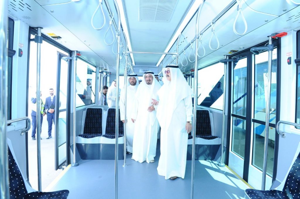 “الكويتية” تستلم حافلات لنقل الركاب ومعدات جديدة من أحدث الطرازات العالمية