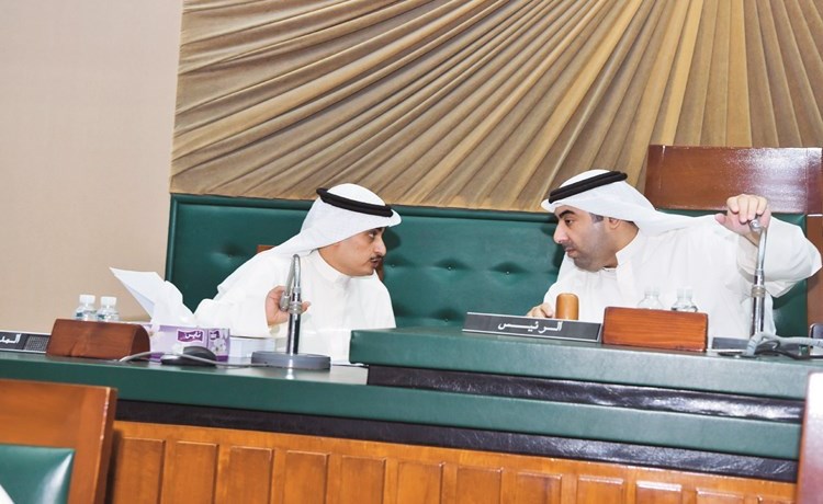 «البلدي» يرفض إلغاء «شيشة العوائل» في المطاعم والمقاهي