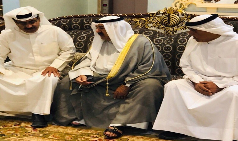 صورة | الشيخ ناصر صباح الأحمد يقدم واجب العزاء لآل الواوان