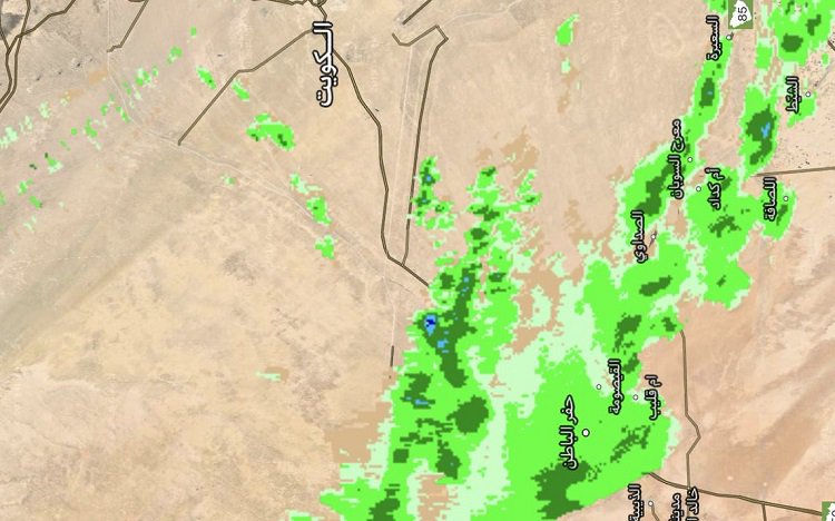 #الأمطار تقترب من منفذ السالمي