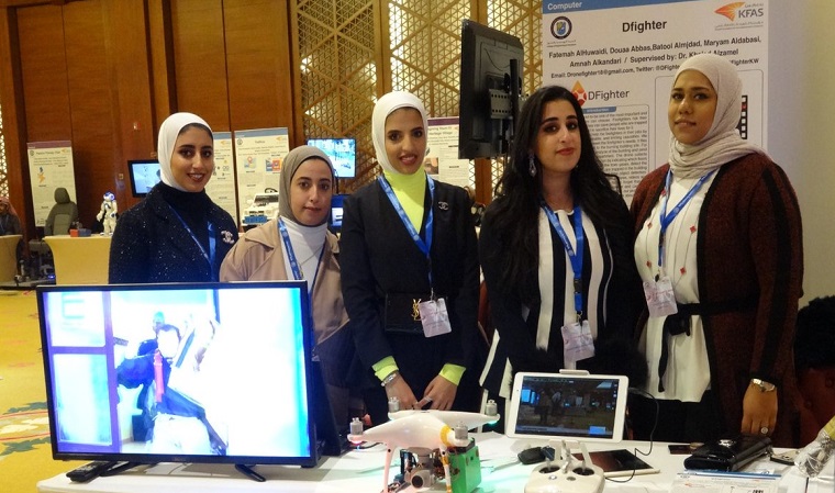 طالبات كويتيات يبتكرن مشروعًا يساعد رجال الإطفاء في مكافحة الحرائق