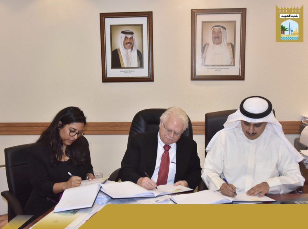 البلدية توقع عقد مشروع تطوير الواجهة البحرية بمليون ونصف فقط
