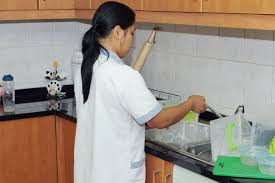 مع اقتراب شهر #رمضان سوق الخدم تزداد اشتعالًا.. كلفة الخادمة تصل 1700 دينار