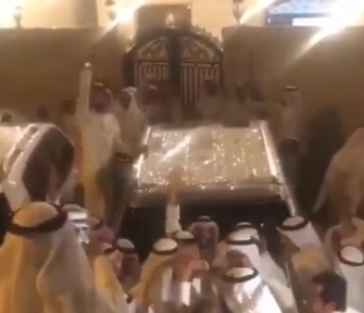 فيديو| لحظة دخول#خالد_نقا لديوانه ولا مكان لقدم..