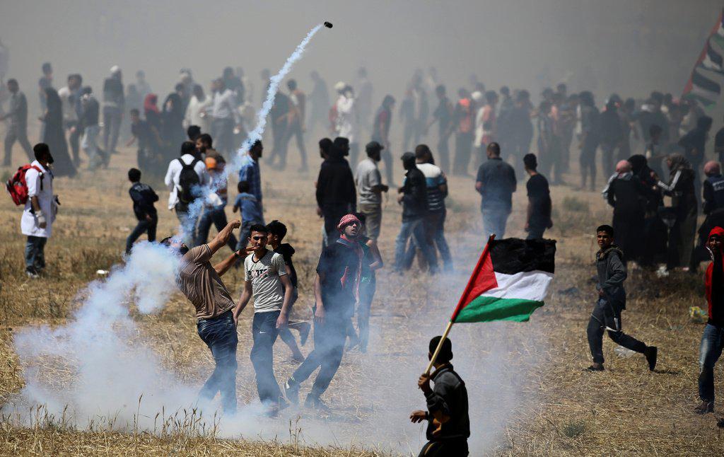 إصابة 13 فلسطينيا خلال مواجهات مع جيش الاحتلال