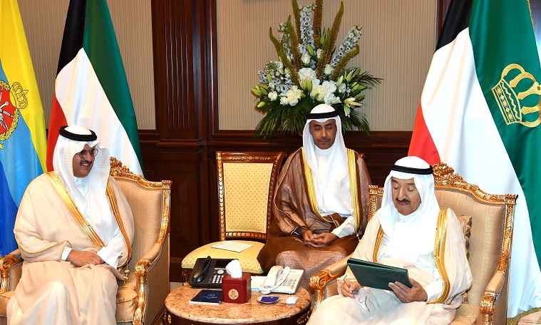 سمو الأمير يتسلم دعوة من خادم الحرمين لحضور مؤتمر القمة الإسلامي
