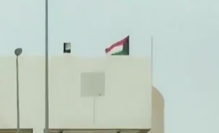 ڤيديو | علم #الكويت بالمقلوب فوق مخفر مبارك الكبير