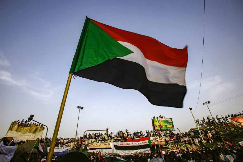 “الحرية والتغيير” تدعو إلى وقف العمل بدستور 2005