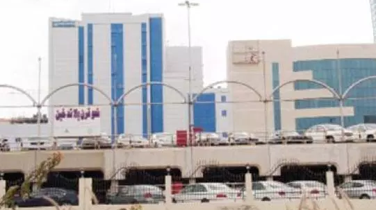 المستشفى الأميري “عن فيديو المباراة” : قام بملاحقة الطبيب وتخطى الدور وتصوير استراحة الأطباء.. رغم اعترافه بإن الحالة غير طارئة