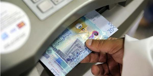 أهالي الوفرة الجديدة يطالبون “البنوك” بتوفير ماكينة سحب عملة