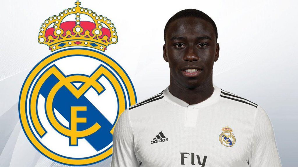 ريال مدريد يعلن التعاقد رسميًا مع ميندي