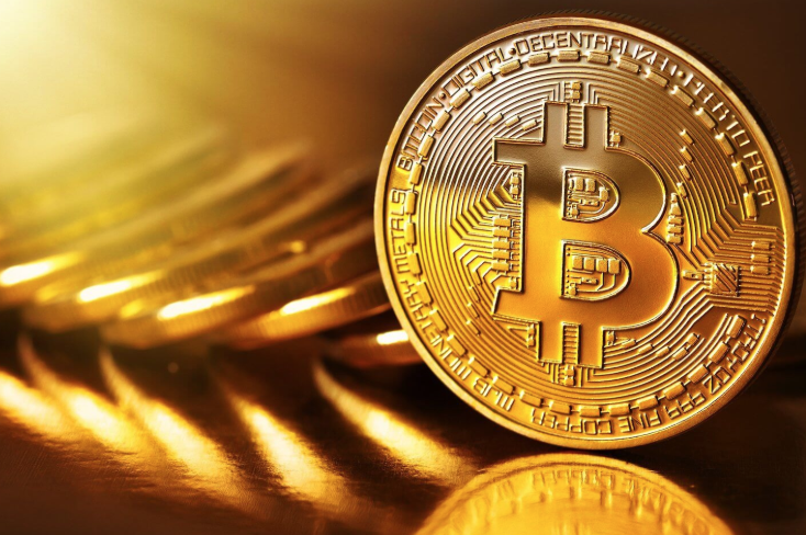 بيتكوين تتخطى حاجز عشرة آلاف دولار للمرة الأولى في 15 شهرا