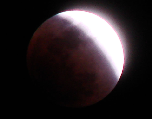 خسوف جزئي للقمر مساء غدا