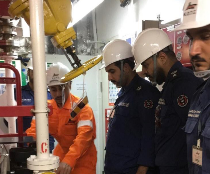 “الإطفاء البحري” يتفقد ناقلة النفط “السور2”