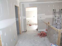 “الهلال الاحمر” ترمم عدداً من منازل الأسر المحتاجة بالكويت