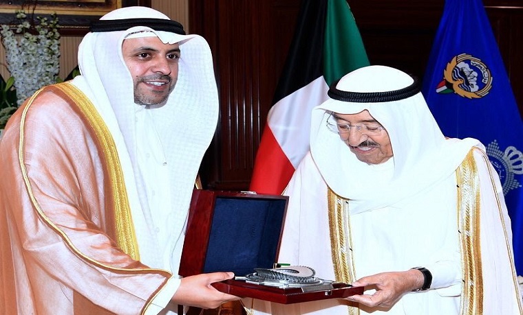 سمو الأمير يستقبل وزير الشباب وأعضاء اللجنة الأولمبية الكويتية