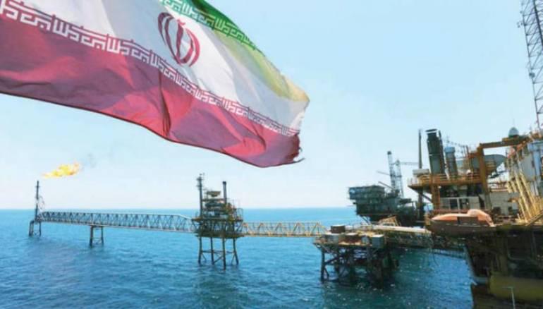 إيران تحث حلفاءها على شراء مزيد من النفط