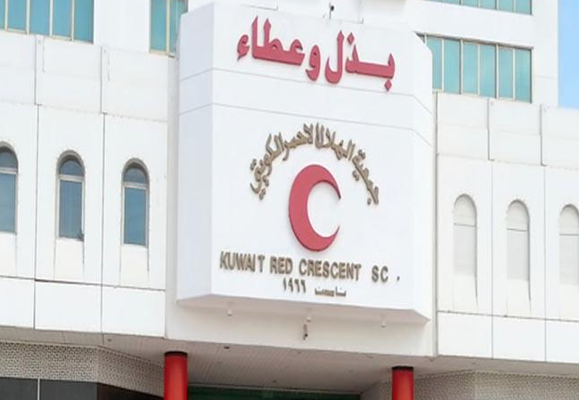 الهلال الأحمر يوزع كوبونات شراء الأضحية على الأسر المحتاجة