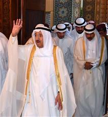 سمو أمير البلاد يؤدي صلاة العيد في مسجد الدولة الكبير