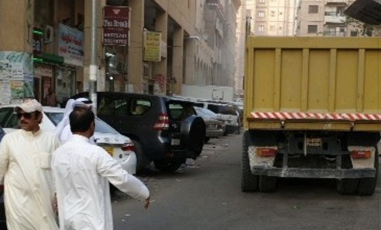 30 مخالفة بالأسواق العشوائية في الجليب وإنذار 95 مركبة في شرق