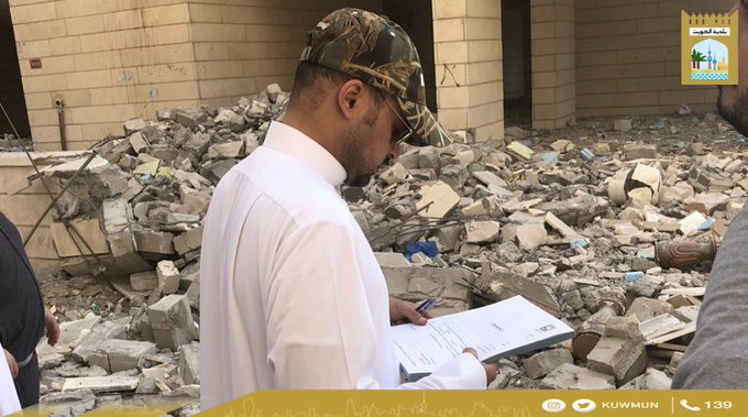 على اثر بلاغ بانهيار مبنى بالفروانية… “البلدية” تتخذ قراراً بوقف أعمال الهدم