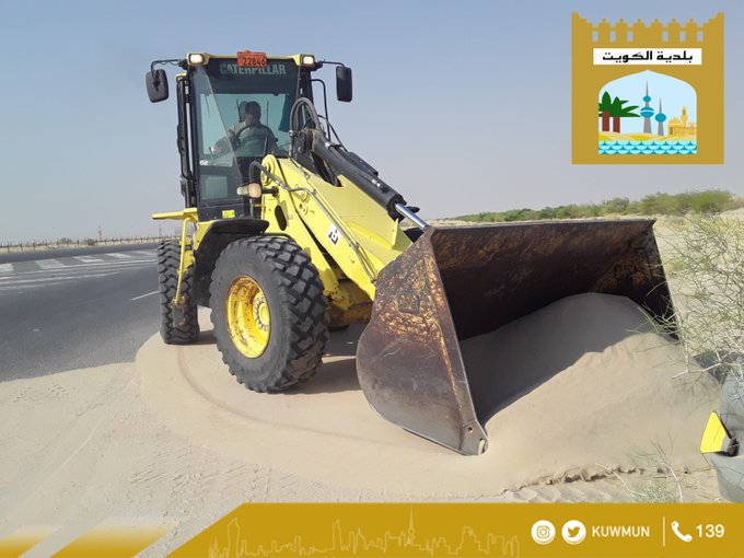 إزالة الرمال المتراكمة على طريق الصبيه والعبدلي والمطلاع