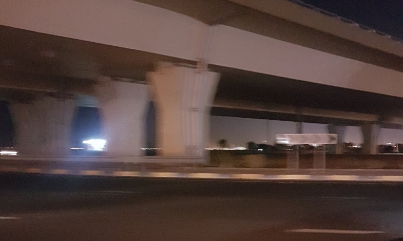دوار دون إنارة لأكثر من شهر.. والكهرباء: الطريق تحت مسؤولية جهة أخرى