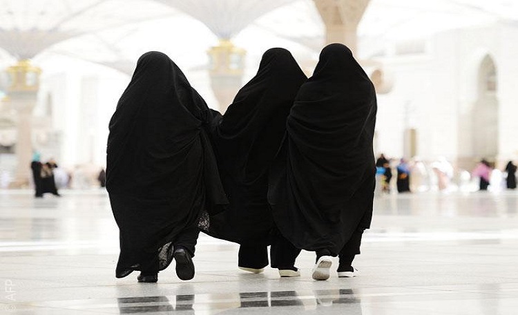 السعودية: صورة المرأة في بطاقة الهوية الوطنية يجب أن تكون بحجاب