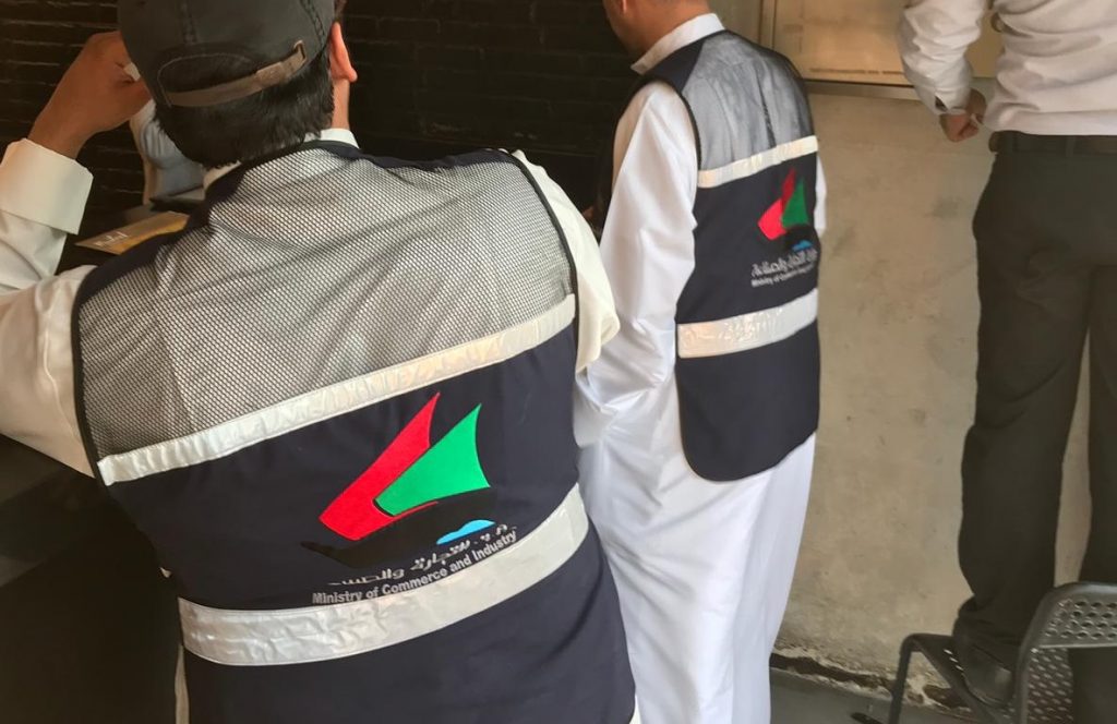 حملة تفتيشية على السلع المقلدة في #المباركية