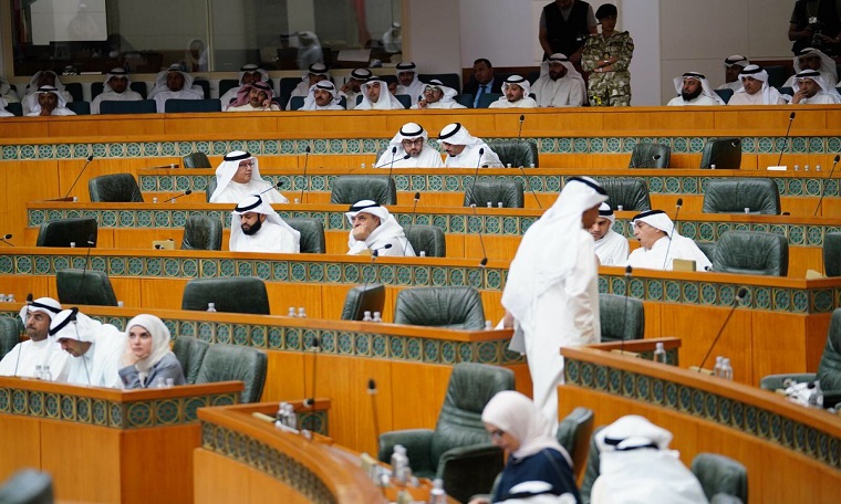 حرمان النائب المتجاوز للقيم من المشاركة في المجلس 60 يومًا