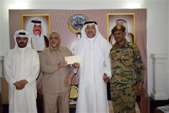 الهلال الأحمر الكويتي يسلم نظيره السوداني 527 ألف دولار