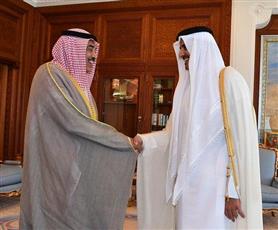 مبعوث سمو الأمير يسلم رسالة خطية من سموه إلى أمير قطر