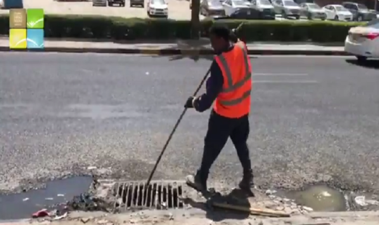 مطاعم تسرب زيوتها إلى مناهيل الأمطار