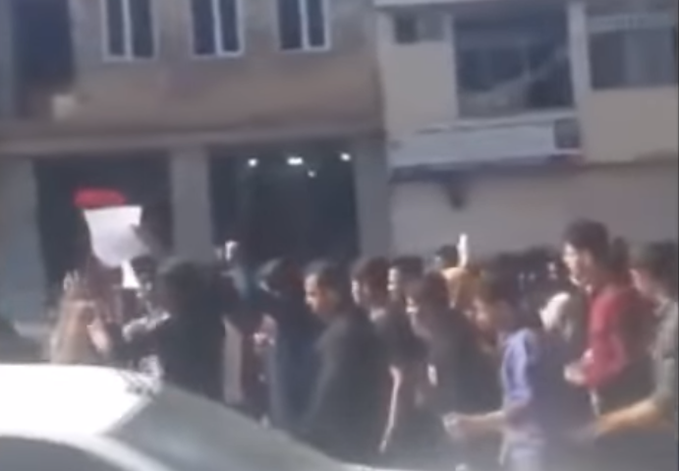 بالڤيديو | احتجاجات عارمة في إيران بعد انتشار مفاجئ لمرض الإيدز