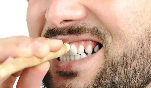 حقيقة غريبة.. أنياب الإنسان ليست لتقطيع اللحوم