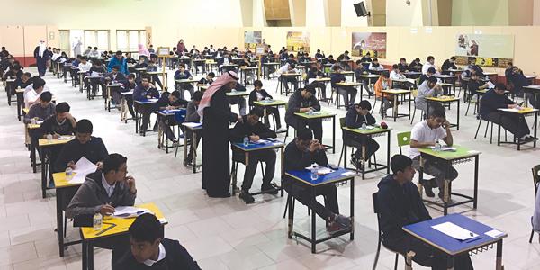 عشرات الطلاب في المستشفيات يومياً لإخراج السماعات من آذانهم بعد الاختبار؟!