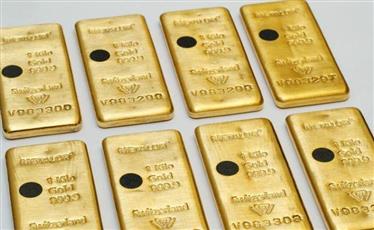 الذهب قرب أعلى مستوى في شهر ومخاوف التجارة تعزز المشتريات