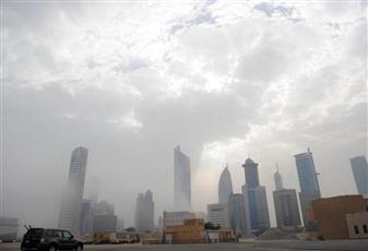 «الأرصاد»: طقس غائم وفرصة لسقوط أمطار نهارًا.. مائل للبرودة ليلًا