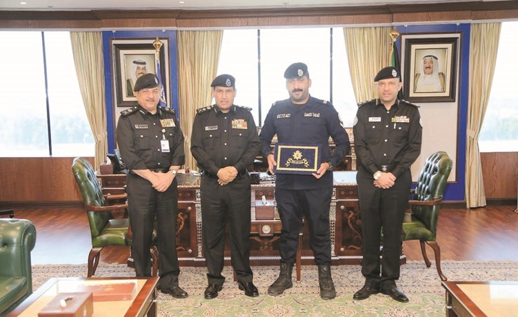 النهام كرّم عريفاً من قطاع المرور والعمليات