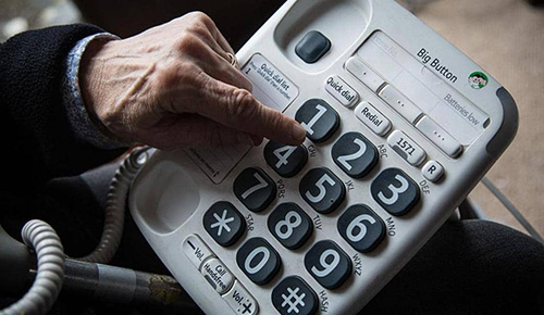 اتصل بخدمة العملاء 24 ألف مرة.. و”411″ كلفته الكثير
